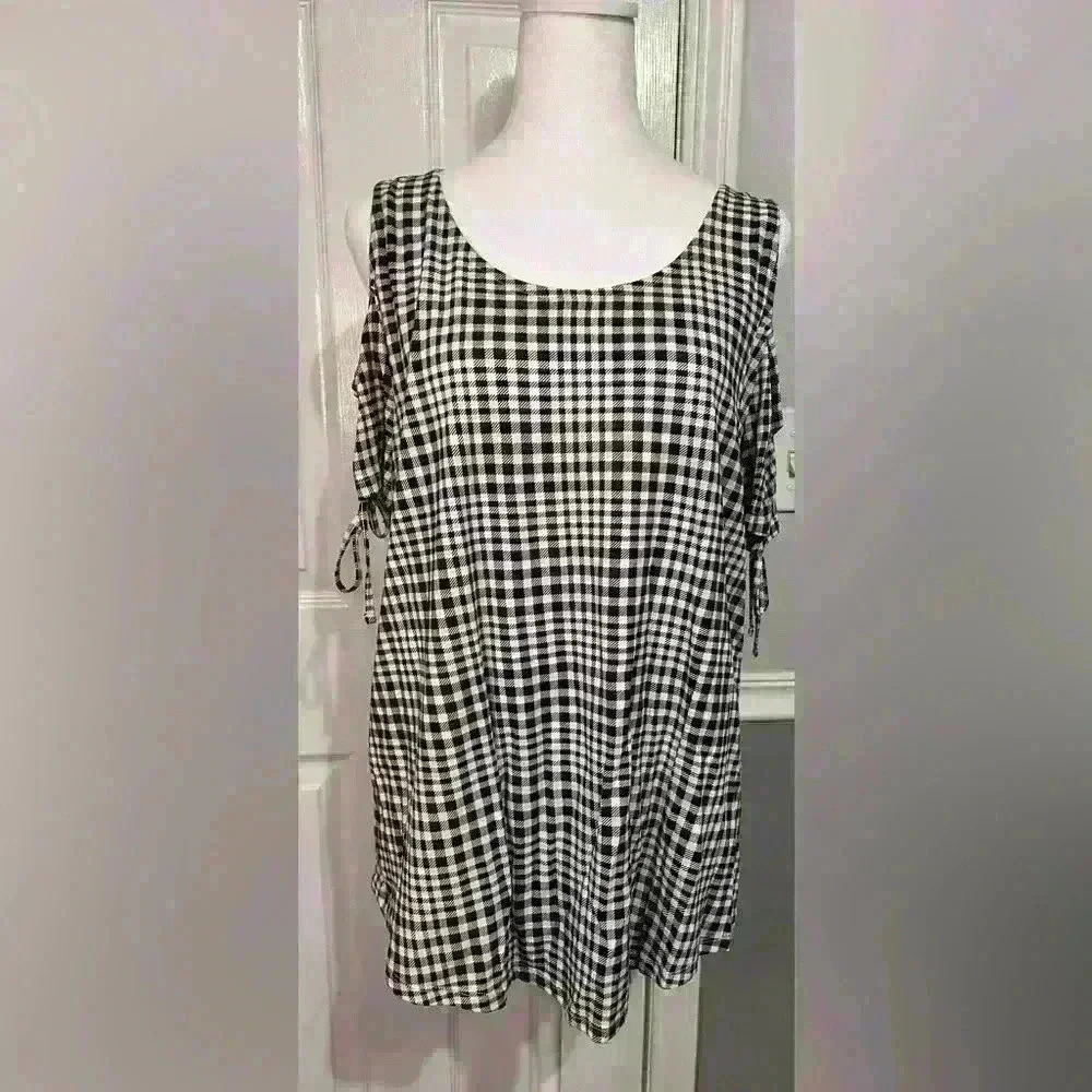 Women's Large Cold Shoulder Black/White Checked Top Perfect For Spring & Summer